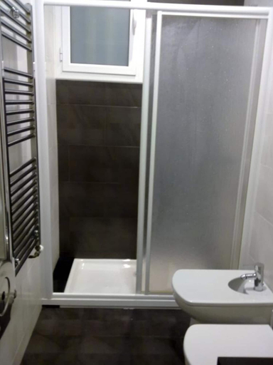 Bathroom 4, Pensión Peiró, Barcelona