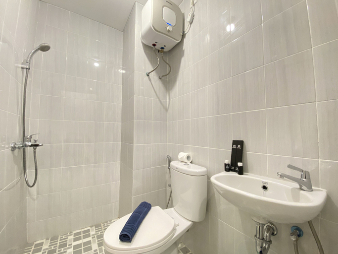 Bathroom 5, Smart Studio Room Semi Apartment at The Lodge Paskal near BINUS University, Bandung