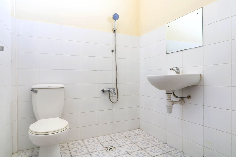 Bathroom 4, Hotel O Nan Berlian Inn, Badung