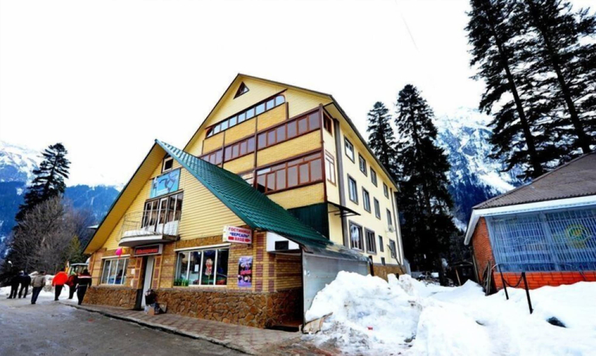 Exterior & Views