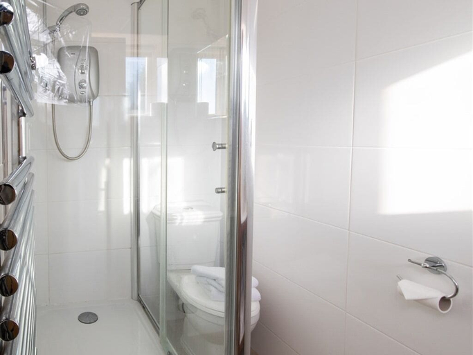 Bathroom 3, Three Horseshoes Inn, Dorset
