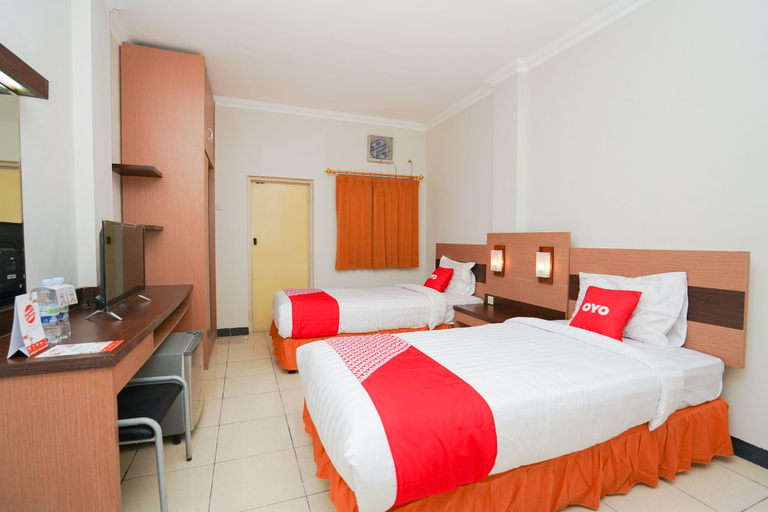 Bedroom 1, Hotel O Graha Marina, Surabaya