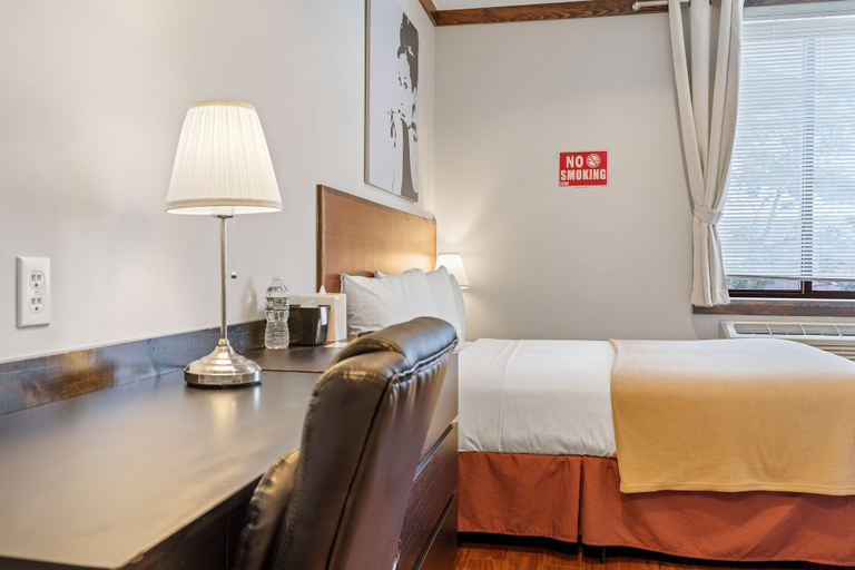 Bedroom 5, LIC Hotel, New York