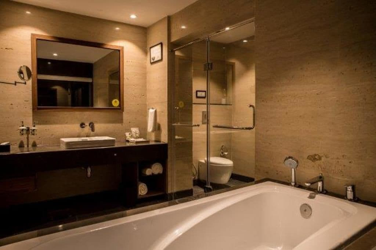 Bathroom 4, Lemon Tree Hotel Siliguri, Jalpaiguri