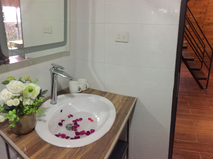 Bathroom 5, Trang An Secret Garden, Hoa Lư