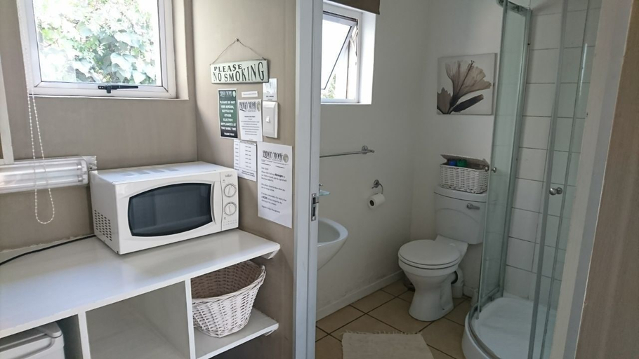 Bathroom 4, Indigo Moon Guesthouse, Ngaka Modiri Molema