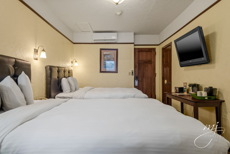 Bedroom 3, Hotel Seville, Boone