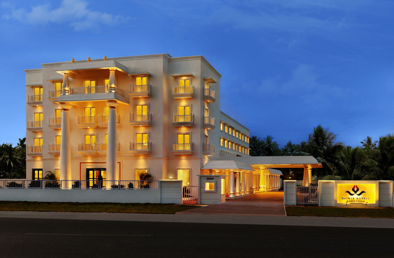 Exterior & Views