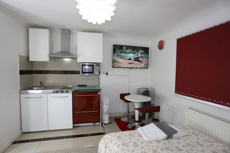 Others 4, Lovely Studio Apartments - Thamesmead, London