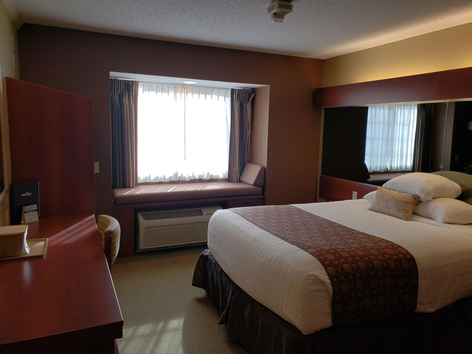 Bedroom 4, Microtel Inn & Suites by Wyndham Dover, Strafford