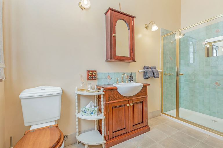 Bathroom 4, Clocktower Suites, Campaspe - Echuca