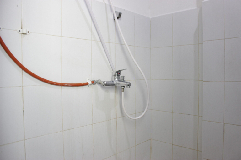 Bathroom 3, Strategic & Relaxing 2BR at Gateway Apartment Ahmad Yani Cicadas, Bandung