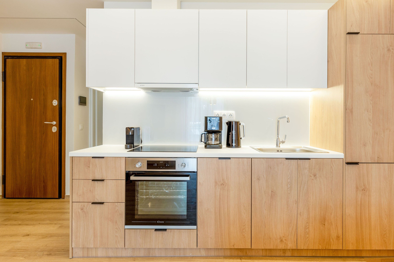 Others 5, IO SUITES, Attica