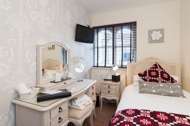 Bedroom 2, Maes Bach, Ceredigion