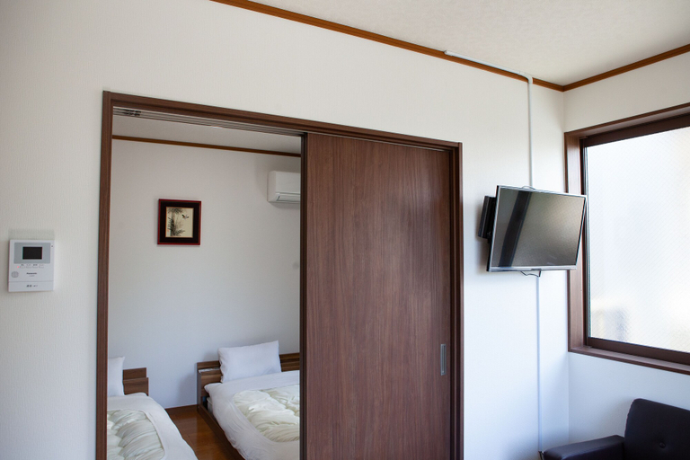 Bedroom 3, Thanyaporn Hotel, Takayama
