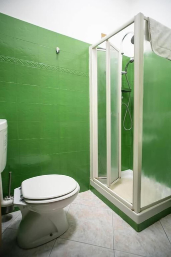 Bathroom 5, Merulana Star, Roma