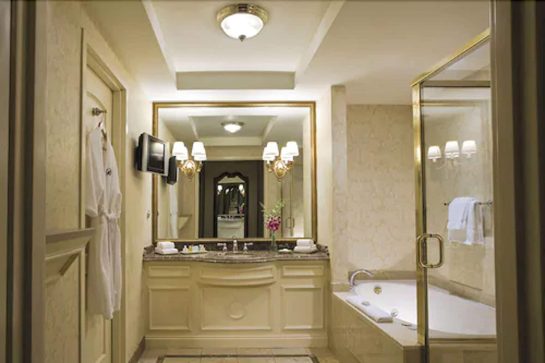 Bathroom 4, Belterra Casino Resort, Switzerland