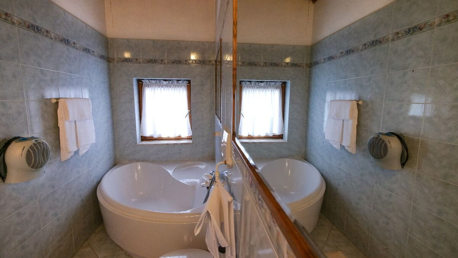 Bathroom 3, La Nuova Fattoria, L'Aquila
