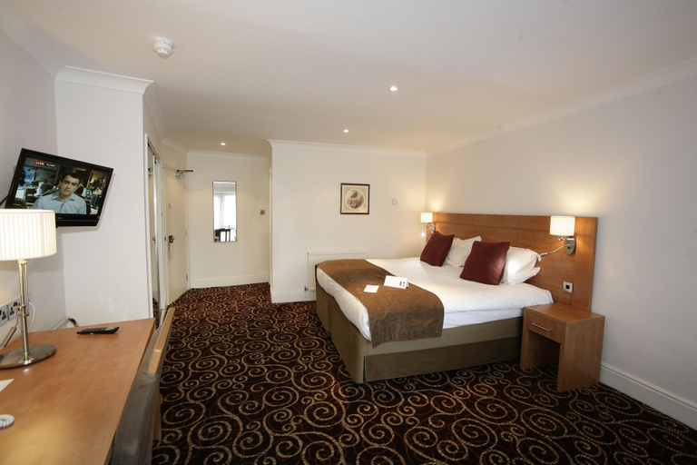 Bedroom 3, Rose and Crown Hotel, Wiltshire