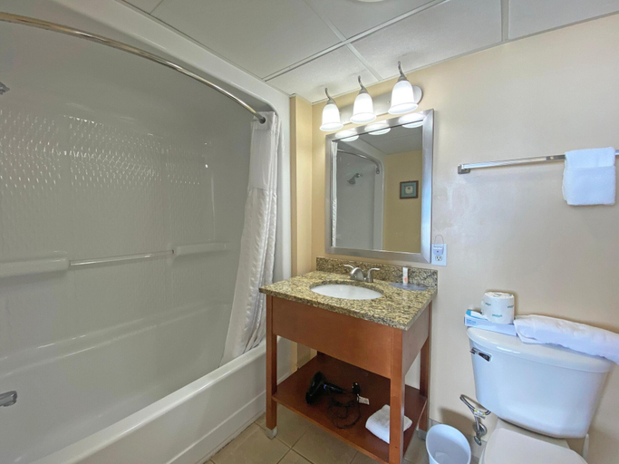 Bathroom 4, Camelot by the Sea by Palmetto Vacations, Horry