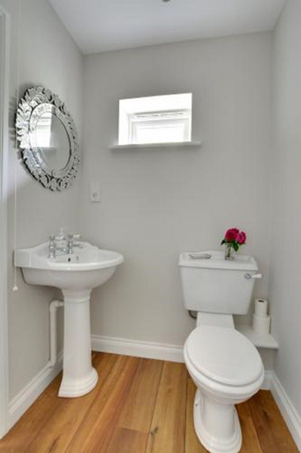 Bathroom 5, Brunger House, Kent