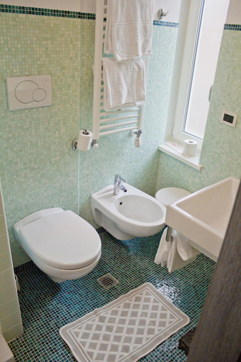 Bathroom 4, Hotel Siena, Verona