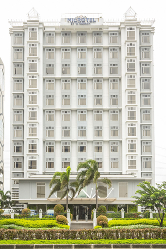 Exterior & Views 28
