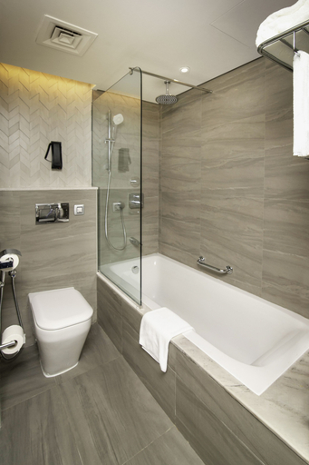 Bathroom 5, Radisson Blu Hotel & Resort, Abu Dhabi Corniche, Abu Dhabi City