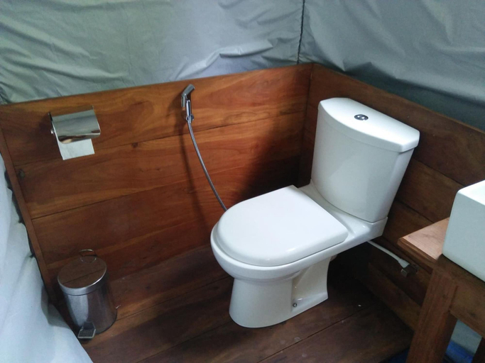 Bathroom 3, Makulu Safari Camping, Sevanagala