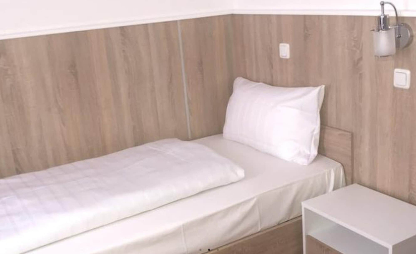 Bedroom 3, Hotel Oldesloer Hof, Stormarn