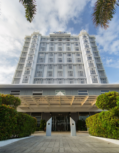 Exterior & Views 27
