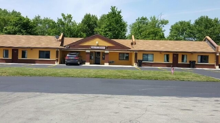 Exterior & Views 1, Royal Inn, Erie