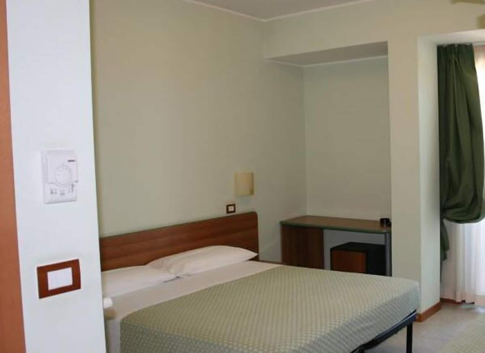Bedroom 3, Hotel La Perla, Teramo