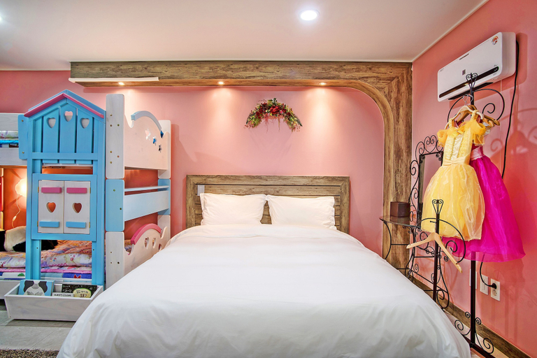 Bedroom 4, Famille Spa Resort, Seogwipo