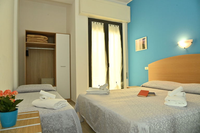 Bedroom 3, Hotel Italy, Rimini
