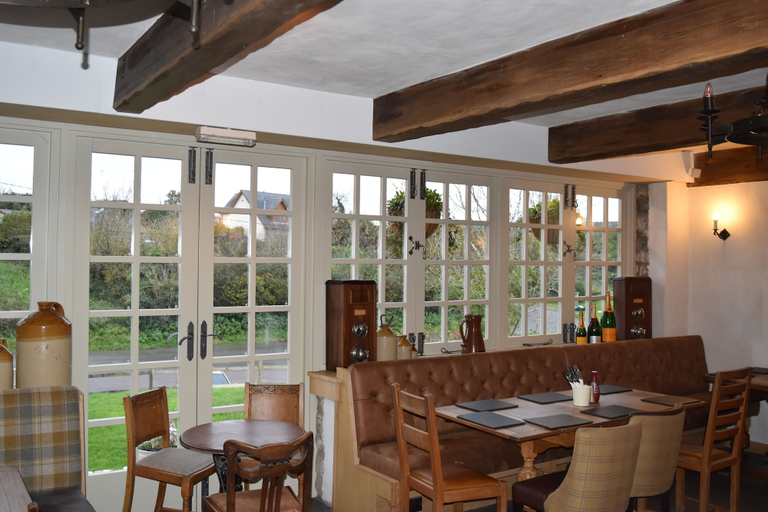 Food & Drinks 4, Three Horseshoes, Vale of Glamorgan