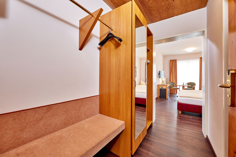 Bedroom 4, Zum Turm - Apartments und Gästezimmer, Garmisch-Partenkirchen
