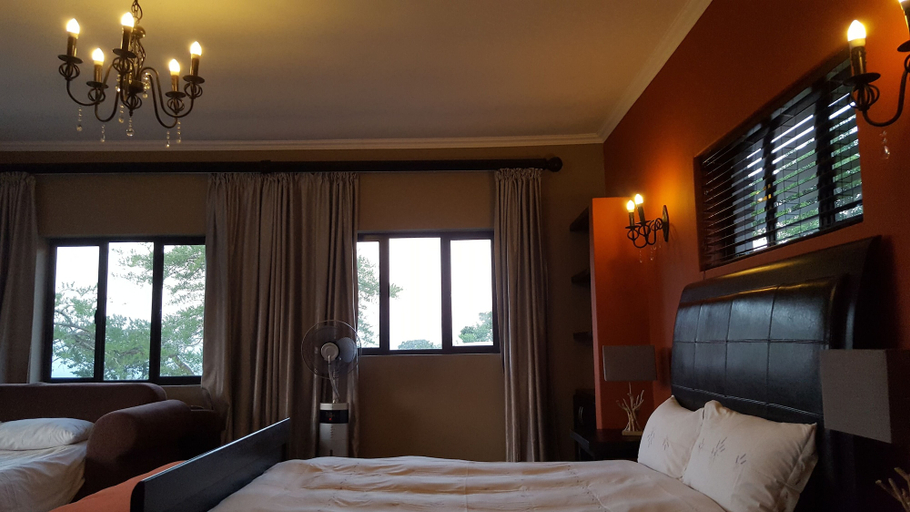 Bedroom 2, Wide Horizons Mountain Retreat, Ntondozi