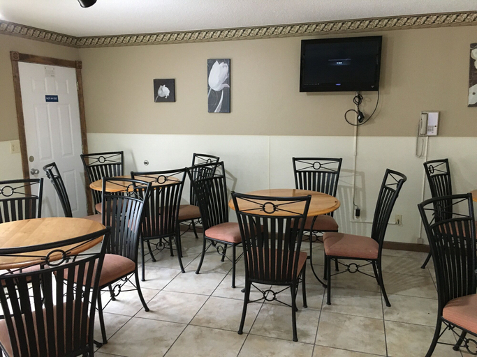 Food & Drinks 5, Twelve Oaks Inn, Taney