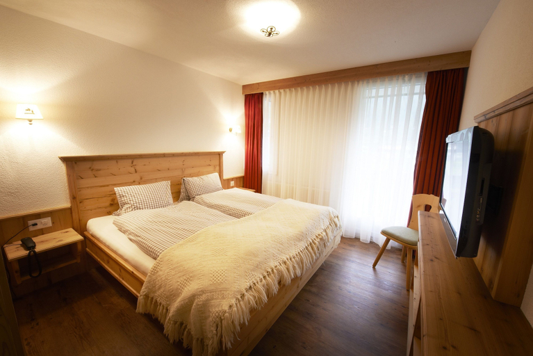 Bedroom 3, Hotel Bristol, Visp