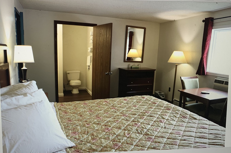 Bedroom 3, Portlodge Motel, Oswego