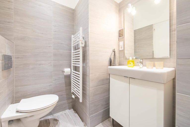 Bathroom 3, happy home Budapest JOY, Budapesti