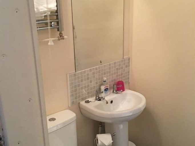 Bathroom 4, City Centre Guest House - Gloucester Park, Gloucestershire