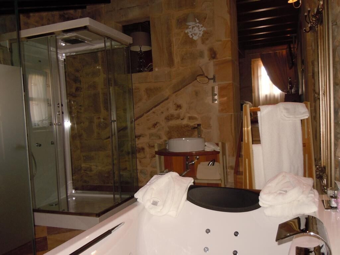 Bathroom 4, Posada La Torre de los Isla & Spa, Cantabria