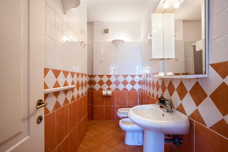 Bathroom 3, Hotel Villaggio dei Pescatori, Latina