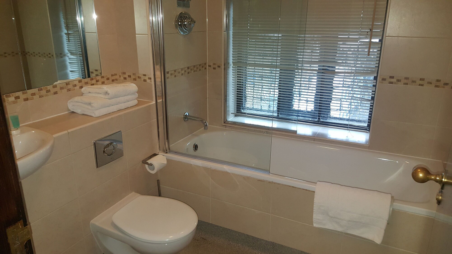 Bathroom 4, Best Western The Rose & Crown Hotel, Essex