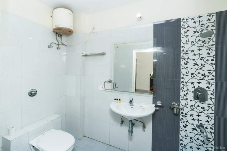 Bathroom 3, GANGA DARSHAN HOTEL AND RESORT, Varanasi
