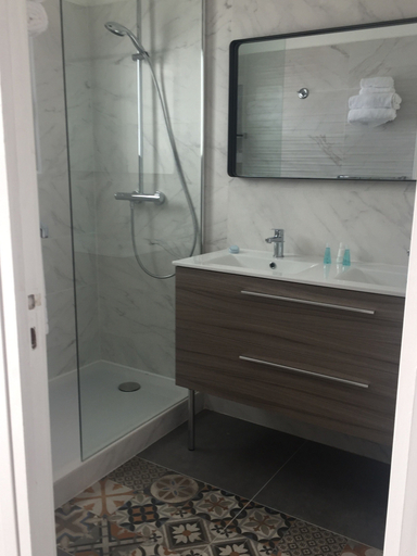 Bathroom 4, Logis Hotel et Restaurant Le Galion Canet Plage, Pyrénées-Orientales