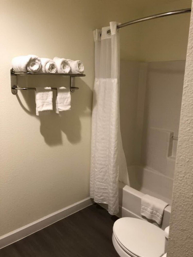 Bathroom 4, Tree Inn & Suites Albuquerque., Bernalillo