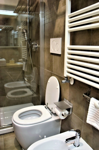 Bathroom 4, Hotel Paolo II, Roma
